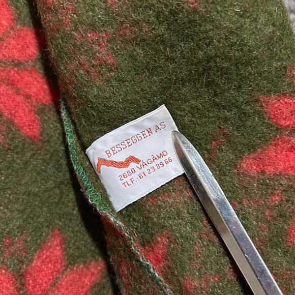 Vintage Norwegian Wool Vest Sleeveless Jacket Footprint Design Medium Red - Picture 11 of 14